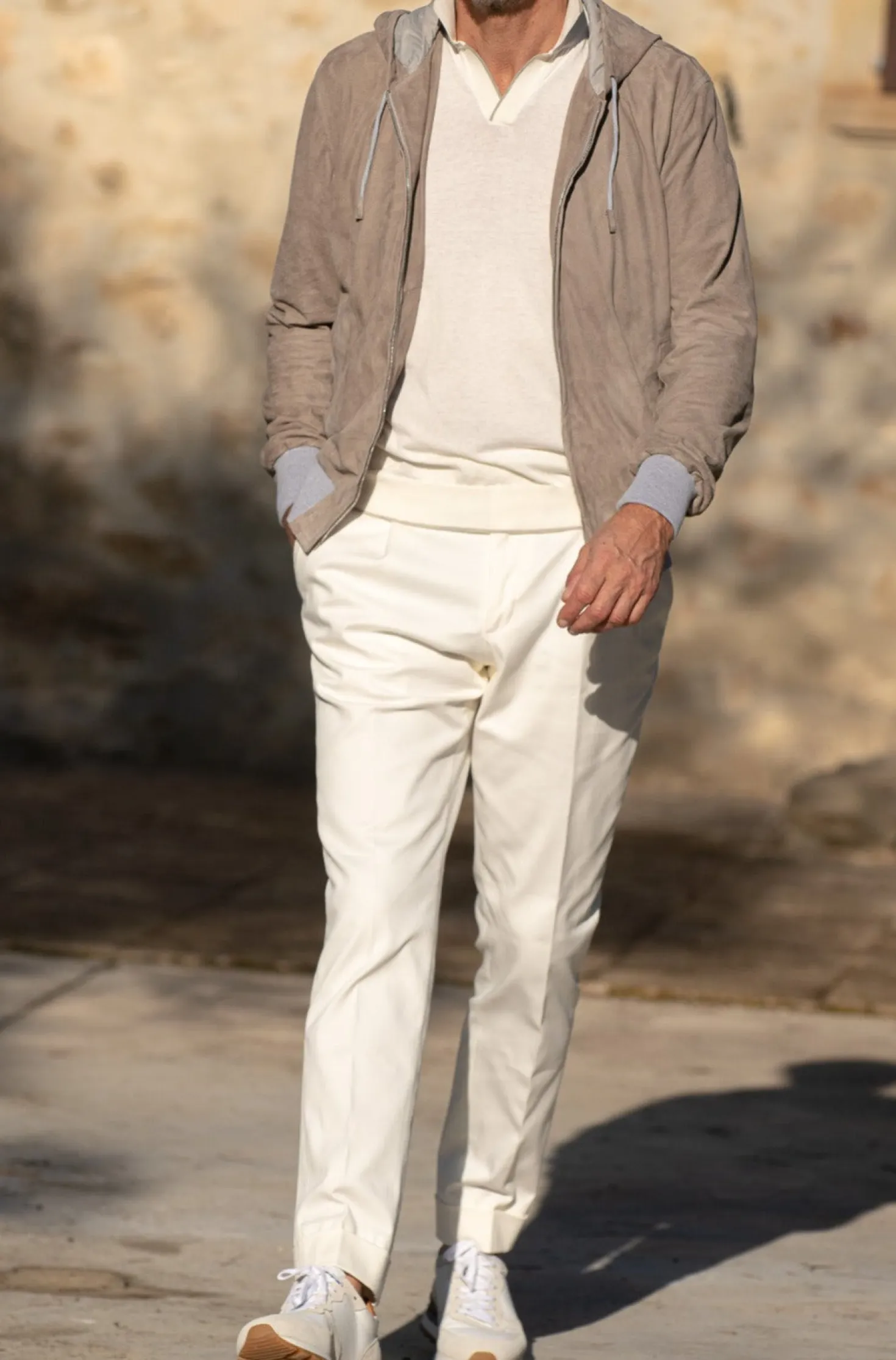 Bomber à capuche taupe en daim – Made in Italy