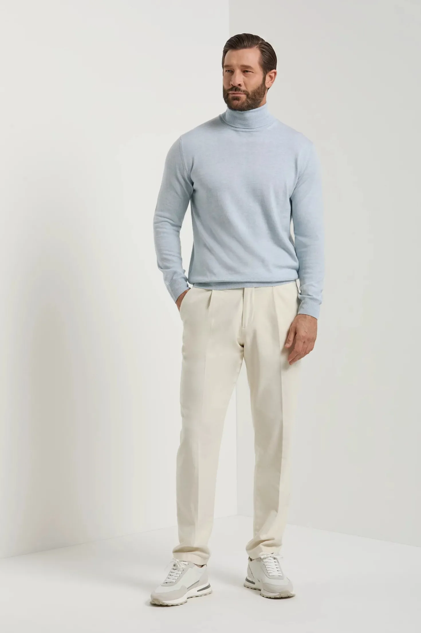 Col roulé bleu clair en mérinos – Made in Italy