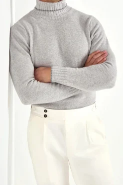 Col roulé gris clair avec détail au col – Made in Italy