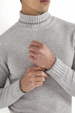 Col roulé gris clair avec détail au col – Made in Italy