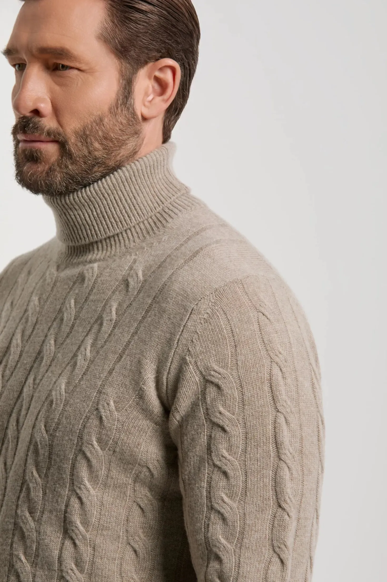 Col roulé taupe en maille torsadée – Made in Italy