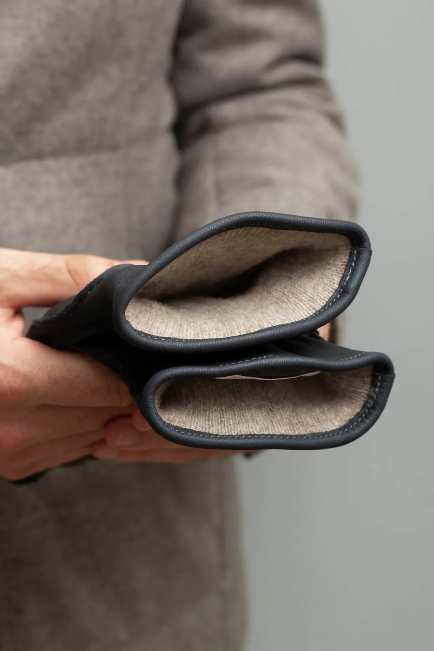 Gants bleu foncé en cuir de cerf doublés cachemire - Made in Italy