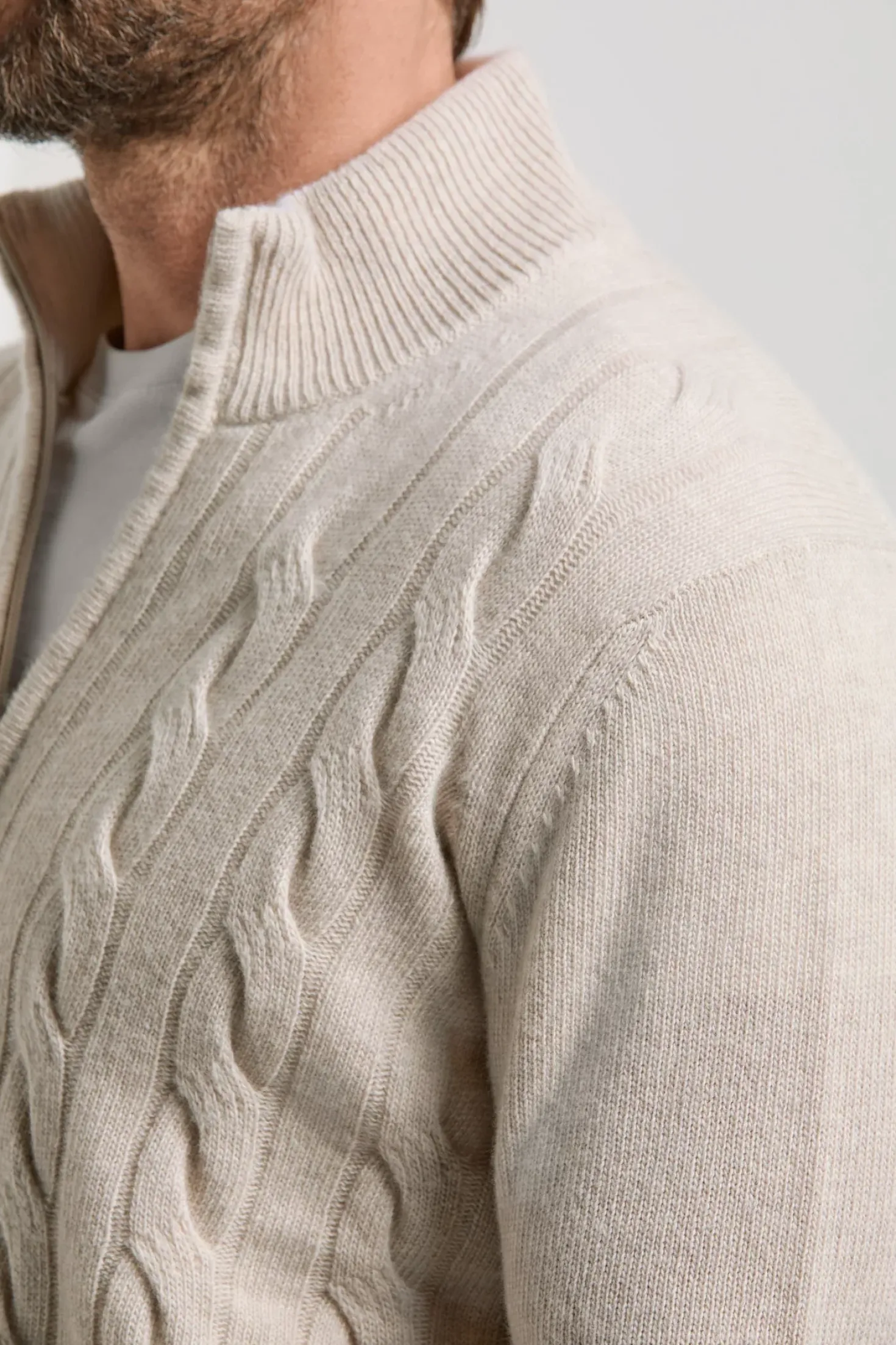 Gilet zippé intégral à maille torsadée beige – Made in Italy