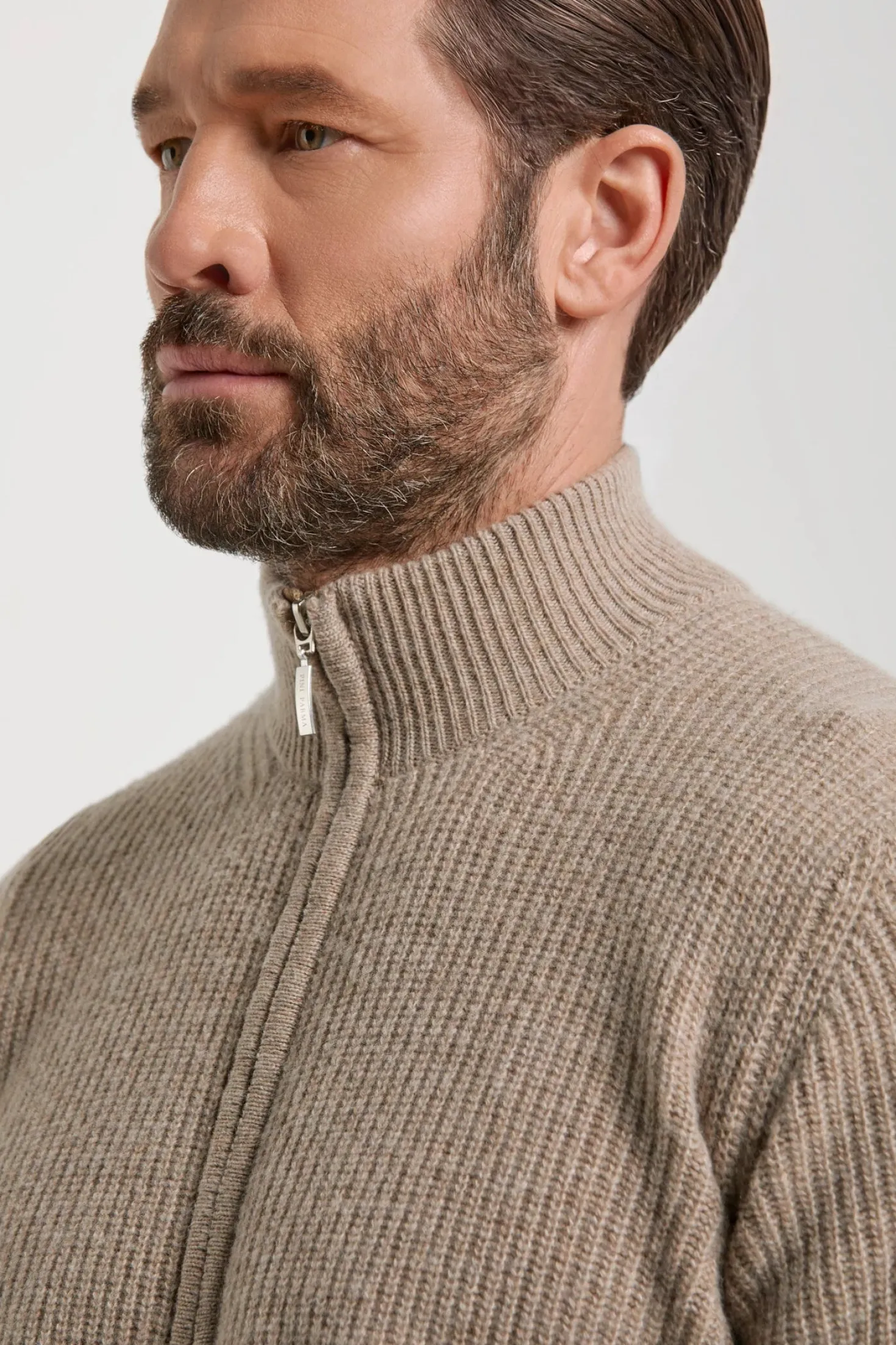 Gilet zippé taupe en mélange de cachemire côtelé – Made in Italy