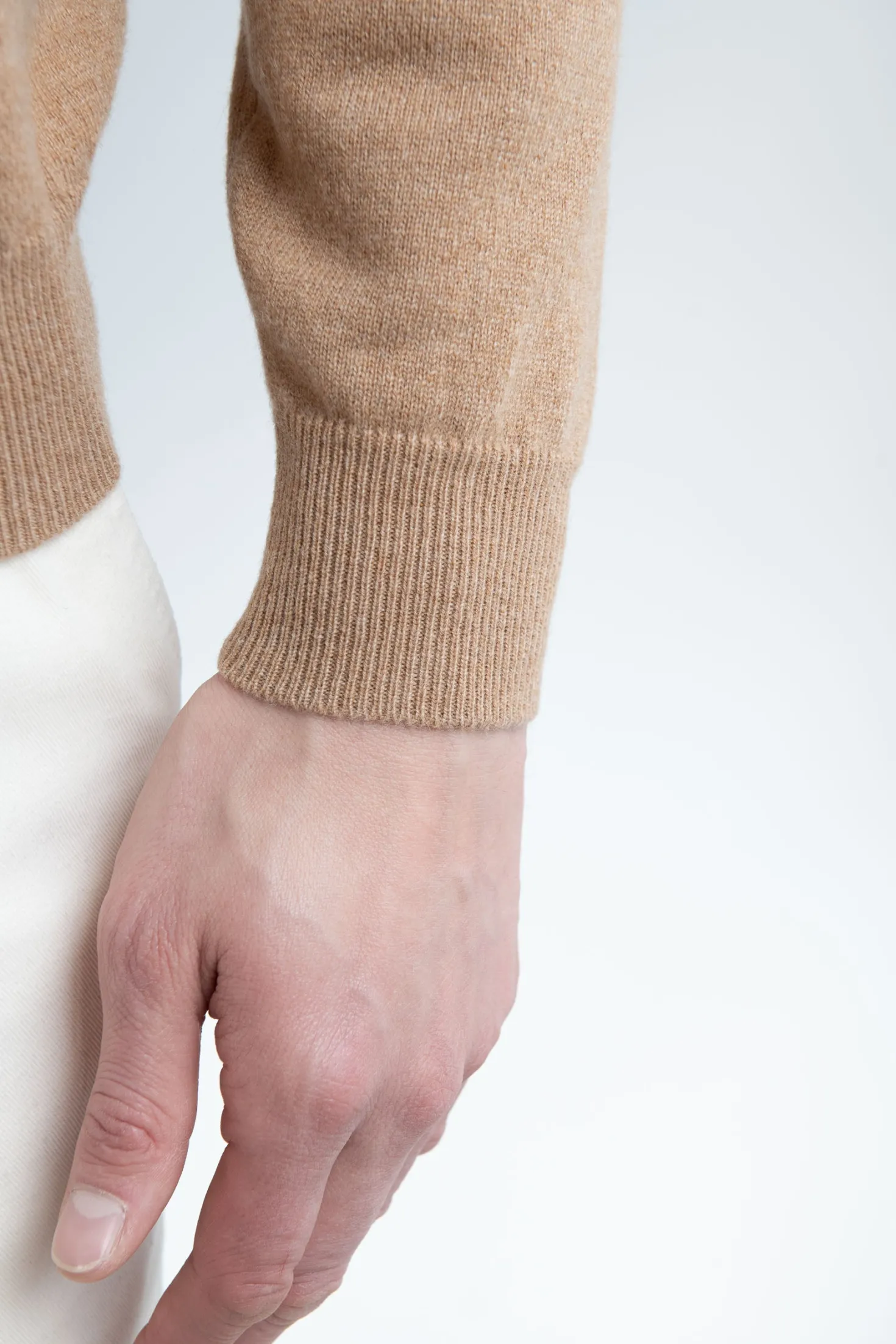 Pull col rond en cachemire ocre – Made in Italy