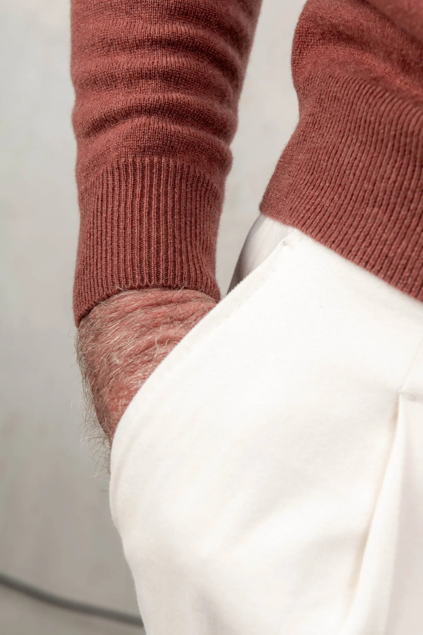 Pull col rond en cachemire rouille – Made in Italy
