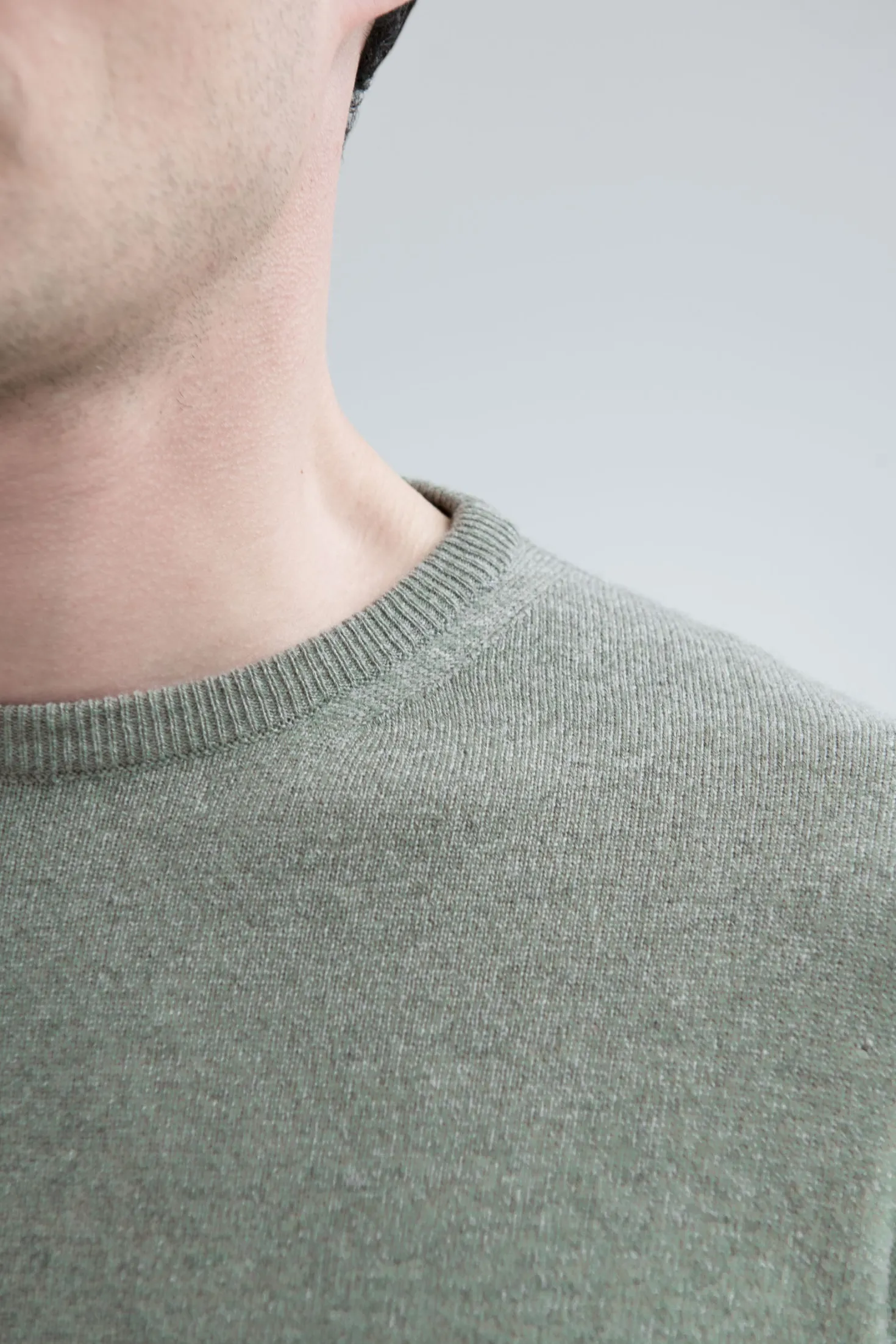 Pull col rond en cachemire Sauge – Made in Italy