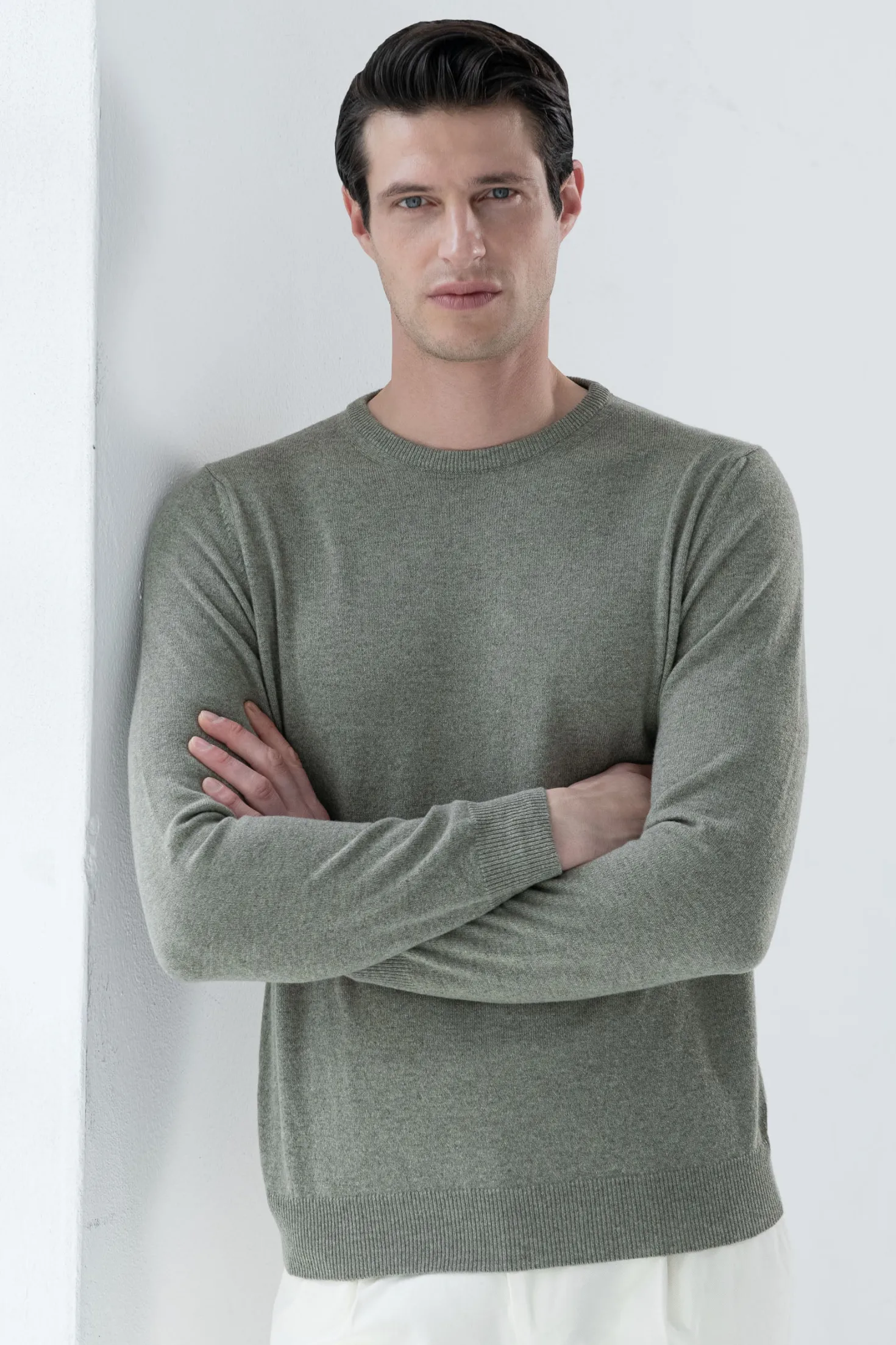 Pull col rond en cachemire Sauge – Made in Italy