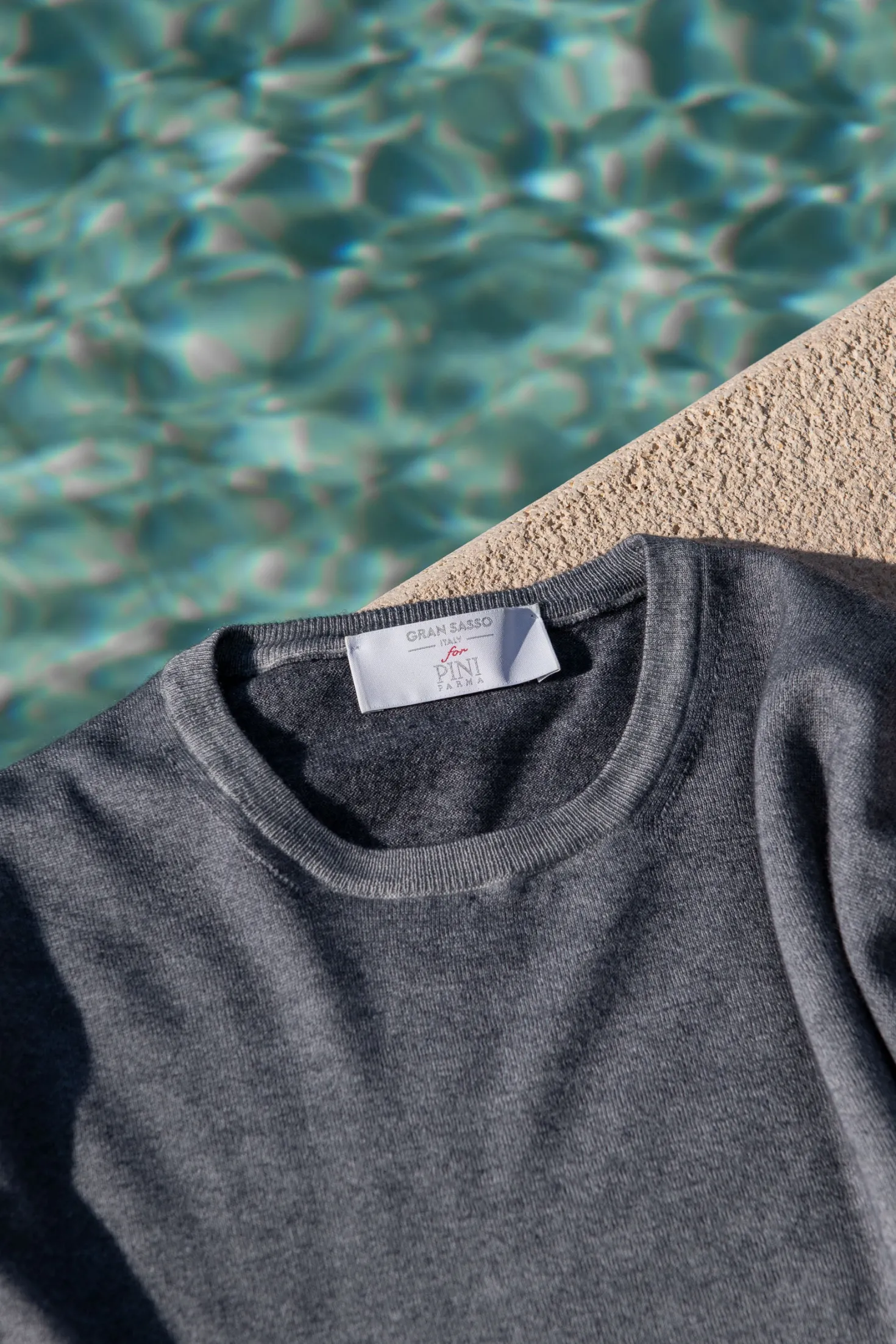 Pull col rond en cachemire ultraléger gris – Made in Italy