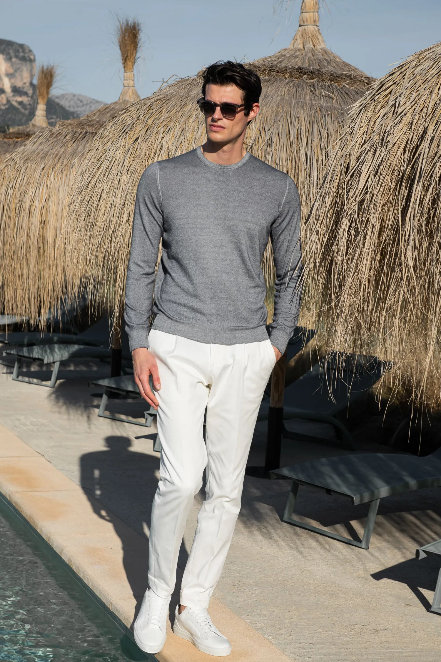 Pull col rond en cachemire ultraléger gris – Made in Italy