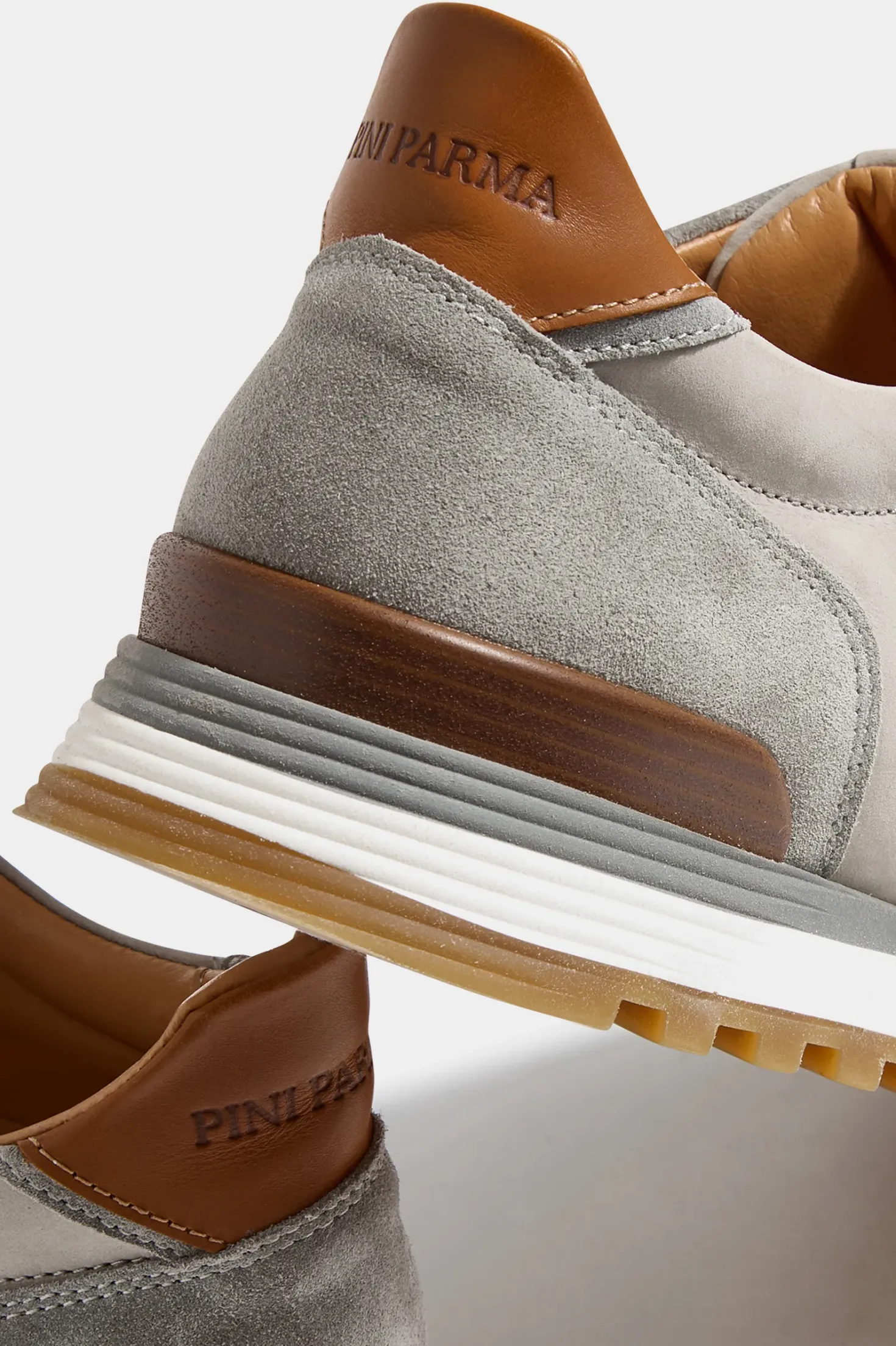 Runners en nubuck et daim gris clair - Made in Italy