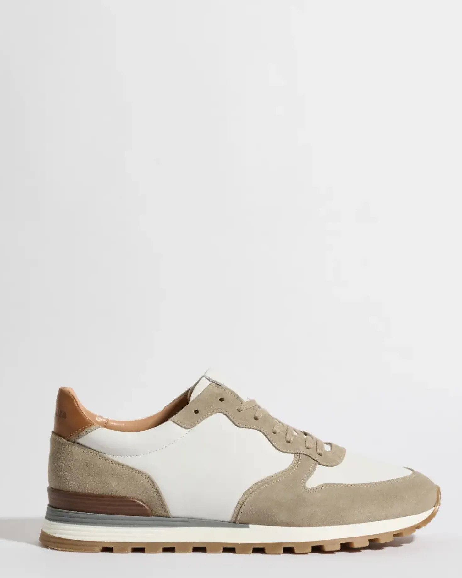 Runners en nubuck et daim taupe et blanc - Made in Italy