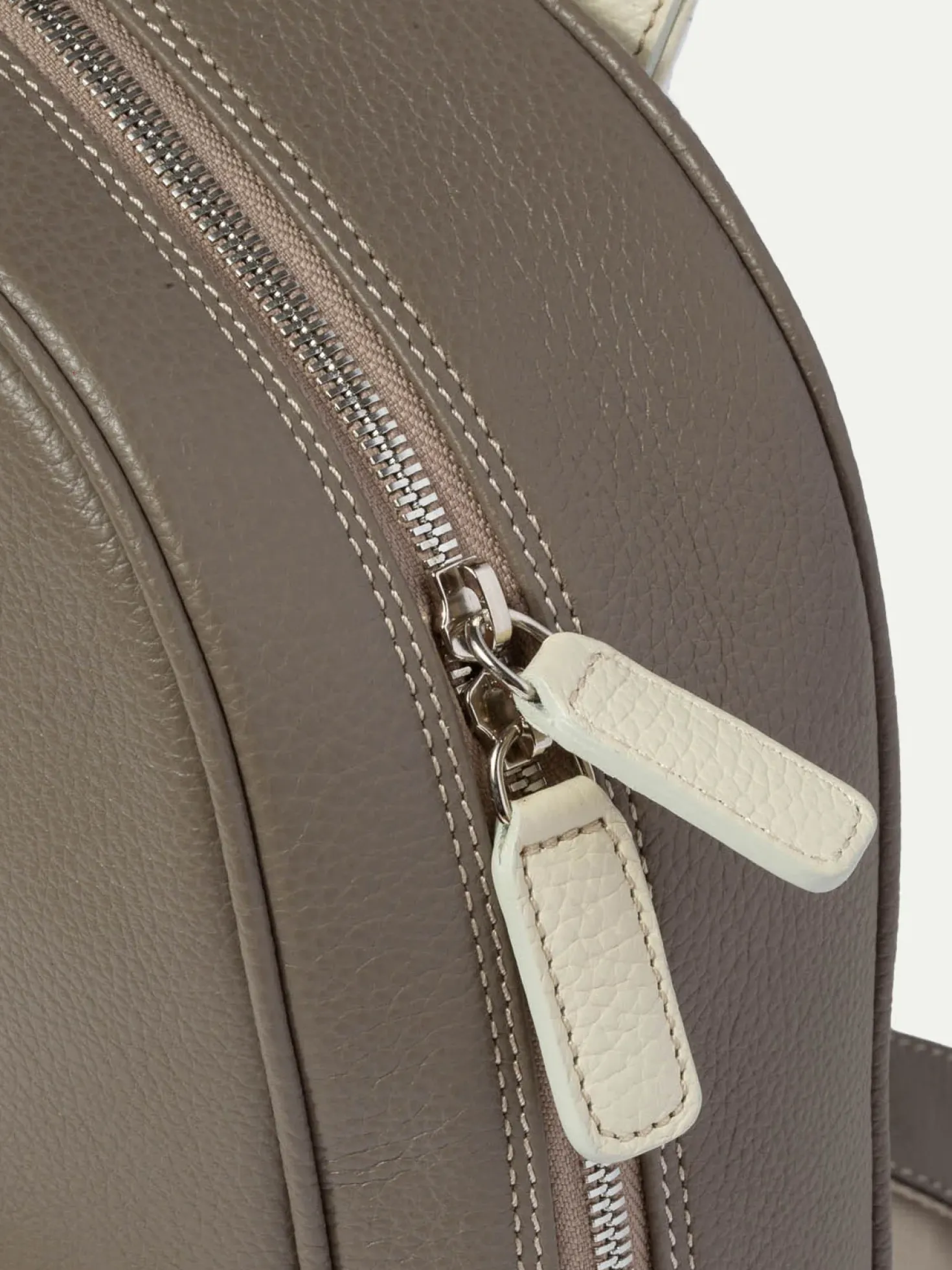 Sac à dos taupe en cuir - Made in Italy