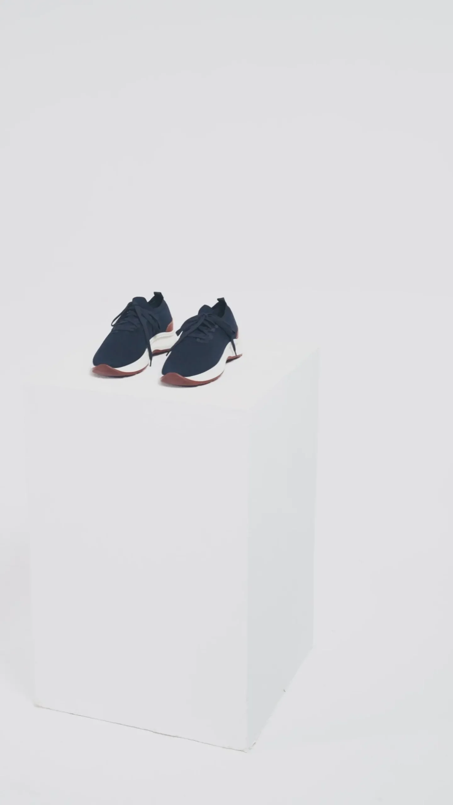 Sneakers bleu océan en maille - Made in Italy