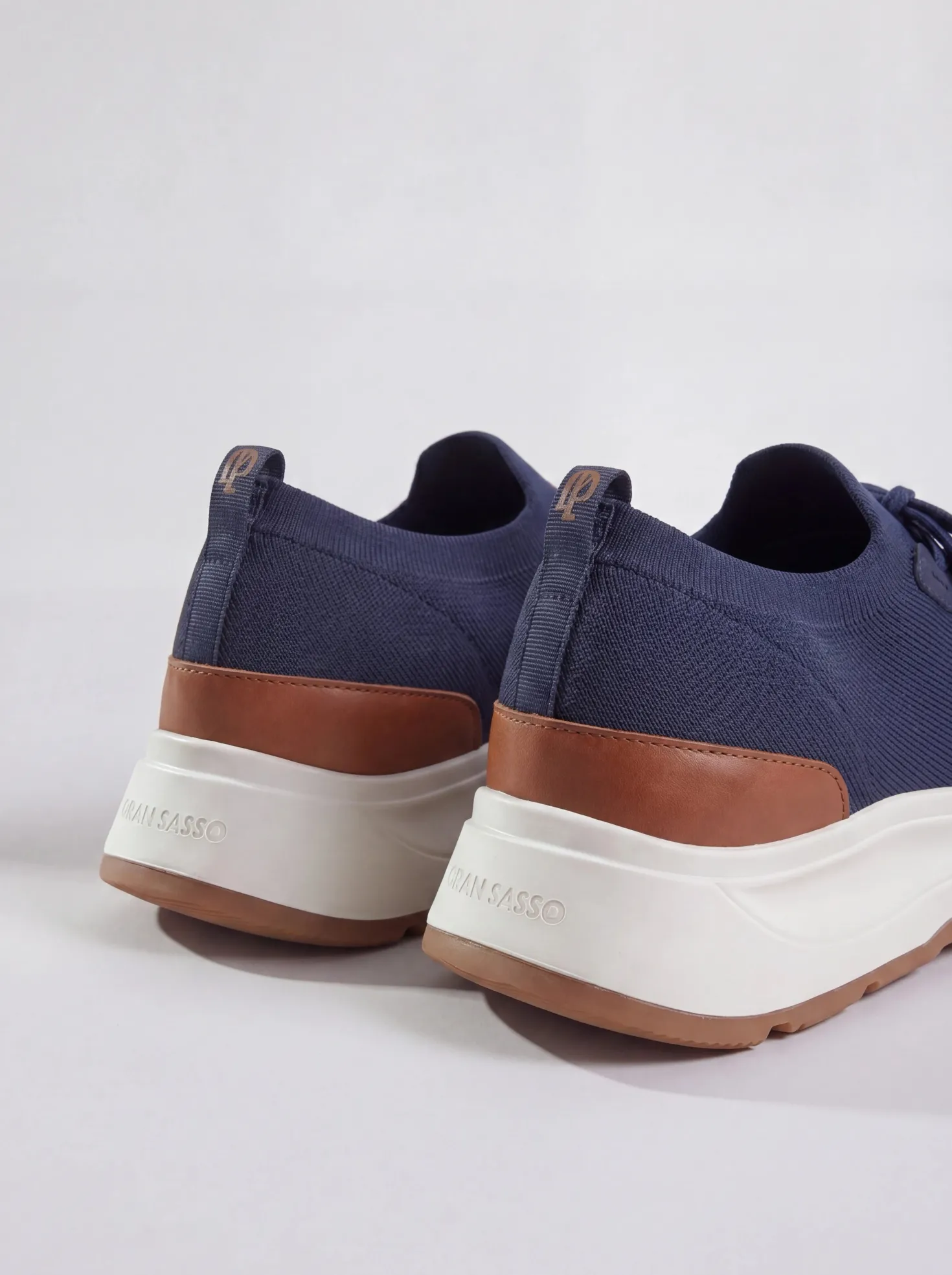 Sneakers bleu océan en maille - Made in Italy